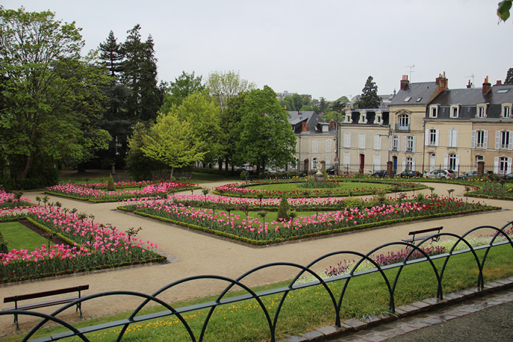 Sortir en famille au Mans  Le Jardin  des Plantes 