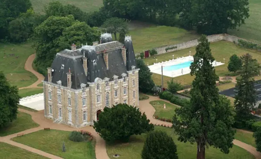 CHATEAU DE MONTBRAYE
