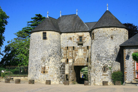 Entrée du parc du château de Fresnay-sur-Sarthe