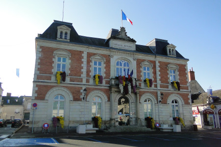 Façade de la mairie du Lude