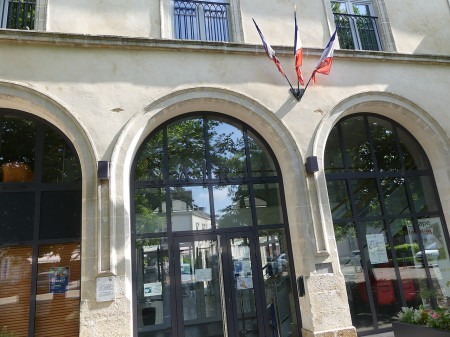 La mairie de Brûlon