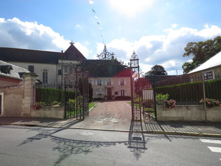 La mairie de Vaas dans les bâtiments de l’ancienne abbaye