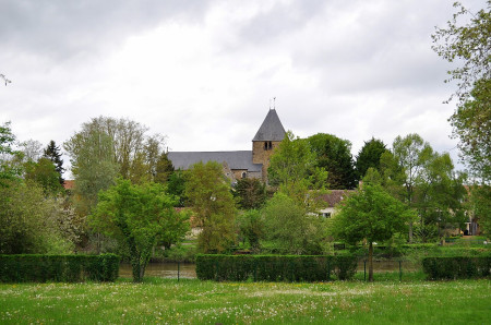 Vue de Roëzé-sur-Sarthe depuis les bords de la rivière