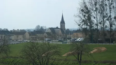 Vue du bourg et de l’église de Sainte-Jamme-sur-Sarthe
