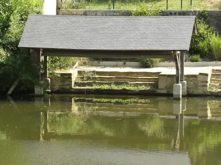 La Sarthe et le lavoir à Montbizot