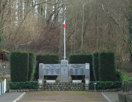 Monument Hercule-Sacristain-Buckmaster à Cérans-Foulletourte