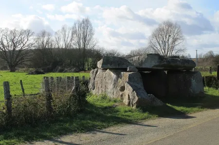 Dolmen de la Pierre-Couverte à Duneau