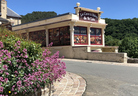 Restaurant La Cave à Bière - Saint-Léonard-des-Bois - extérieur — © Cyril Chauvin