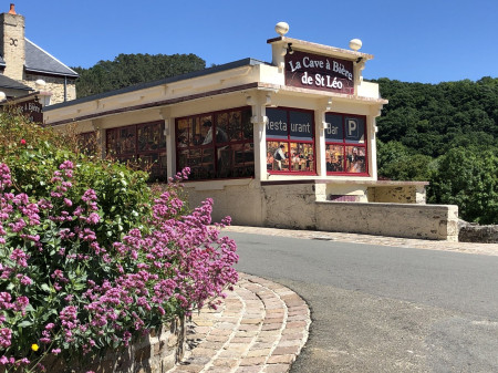 Restaurant La Cave à Bière - Saint-Léonard-des-Bois - extérieur — © Cyril Chauvin