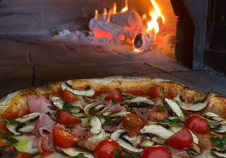 pizza au feu de bois, pizza traditionnelle, produits frais, produits locaux — Site officiel de L’Origanum