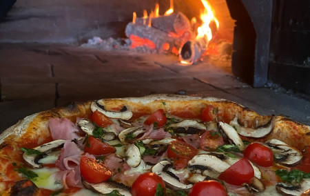 pizza au feu de bois, pizza traditionnelle, produits frais, produits locaux — Site officiel de L’Origanum