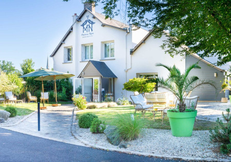 Maison Nipa - façade restaurant — Office de Tourisme Vallée de la Sarthe / Stevan Lira