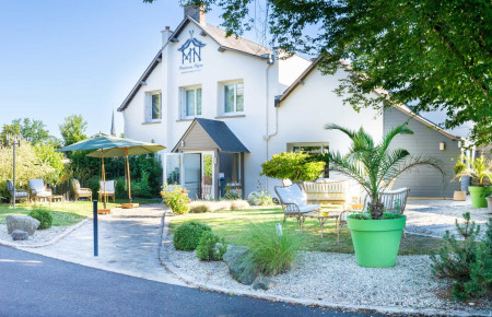 Maison Nipa - façade restaurant — Office de Tourisme Vallée de la Sarthe / Stevan Lira