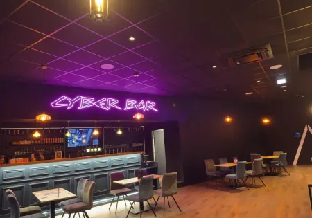 Le Cyberbar (Eva le Mans)