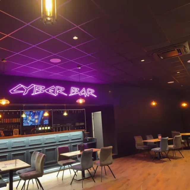 Le Cyberbar (Eva le Mans)