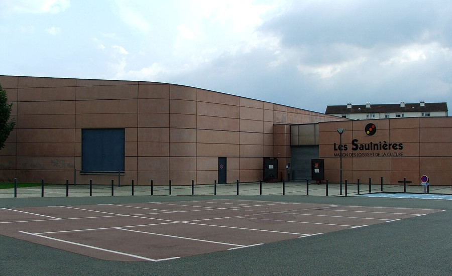 Les Saulnières — Photo : Le Mans — CC BY 3.0 — https://commons.wikimedia.org/wiki/File:Salle_des_Saulni%C3%A8res.JPG