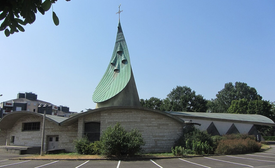 église du Christ-Sauveur du Mans — Photo : Nefer72 — CC BY-SA 4.0 — https://commons.wikimedia.org/wiki/File:Eglise_Christ_Saint_Sauveur,_Le_Mans.jpg