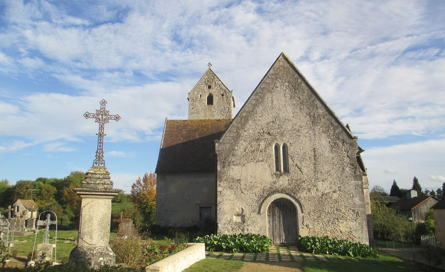 église Saint-Denis de Vezot — Photo : Pucesurvitaminee — CC BY-SA 3.0 — https://commons.wikimedia.org/wiki/File:%C3%89glise_Saint-Jean-Baptiste_de_Vezot_1.JPG