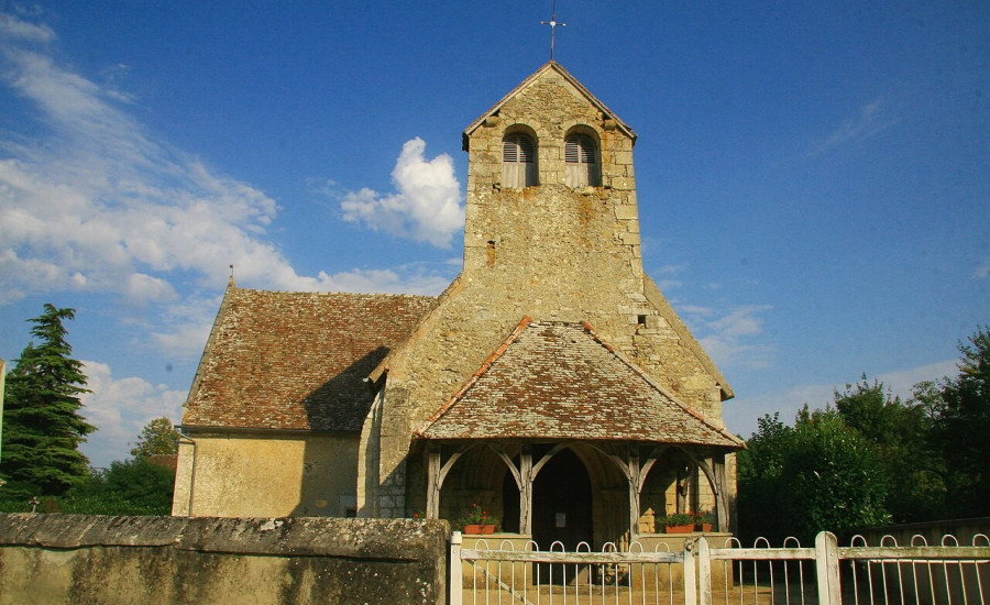 église Saint-Jouin de Peray — Photo : Christophe Bazile — CC BY-SA 3.0 — https://commons.wikimedia.org/wiki/File:%C3%89glise_Saint_Jouin_de_Peray.jpg