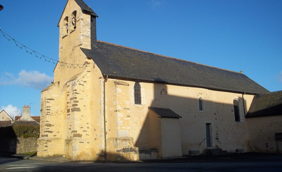 église Saint-Martin de Cures — Photo : OldLion — CC BY-SA 4.0 — https://commons.wikimedia.org/wiki/File:Cure_-_Sarthe.jpg