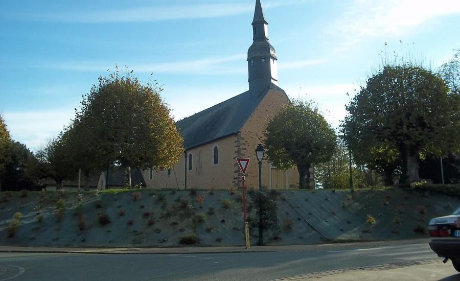 église Saint-Martin de Degré — Photo : Stephvvv — CC BY-SA 3.0 — https://commons.wikimedia.org/wiki/File:Degr%C3%A9_-_Eglise.JPG