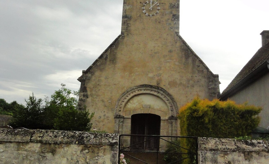église Saint-Sulpice de Panon — Photo : Havang(nl) — CC0 — https://commons.wikimedia.org/wiki/File:Panon_(Sarthe)_%C3%A9glise.jpg