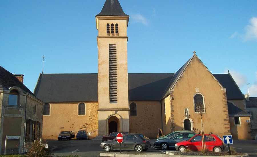 église Saint-Vigor de Conlie — Photo : OldLion — CC BY-SA 4.0 — https://commons.wikimedia.org/wiki/File:Conlie_-_Sarthe.jpg