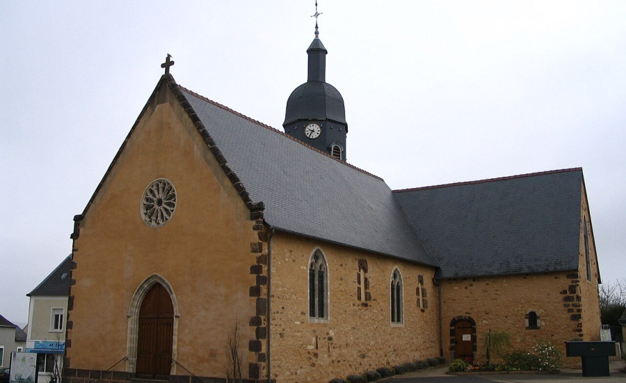 église Saint-Pierre de Crissé — Photo : Own work — CC BY-SA 3.0 — https://commons.wikimedia.org/wiki/File:Criss%C3%A9_-_Church_-_3.jpg