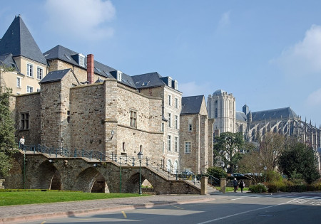Palais des Comtes du Maine (Hôtel de Ville)