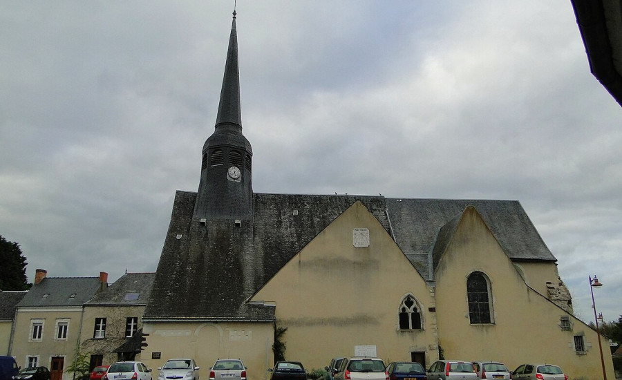 église Notre-Dame de Cérans — Photo : Skouame — CC BY-SA 3.0 — https://commons.wikimedia.org/wiki/File:C%C3%A9rans_-_Eglise_Notre-Dame_(2011)_3.jpg