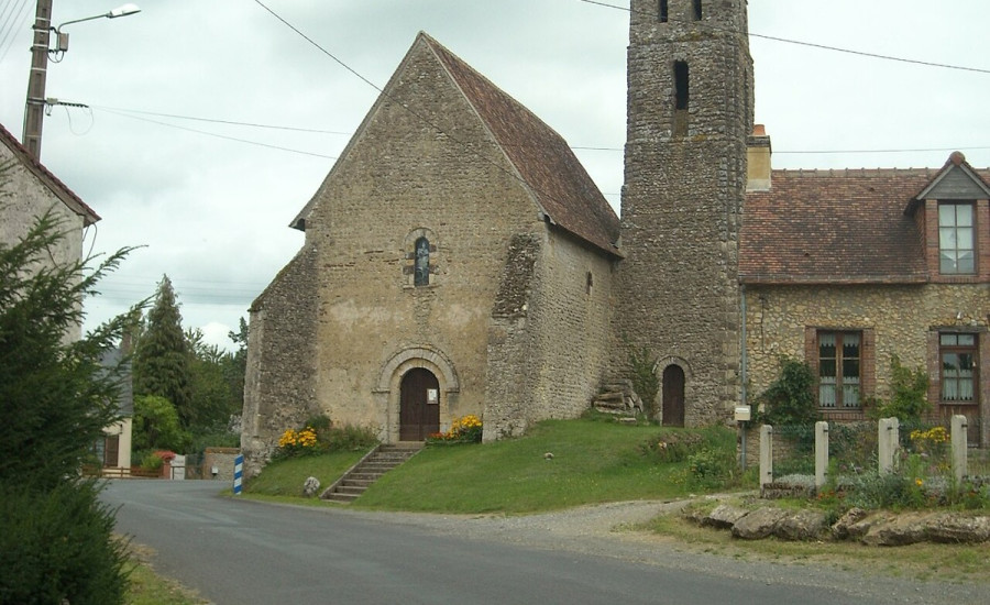 église Saint-Martin des Loges — Photo : Yodaspirine — CC BY-SA 3.0 — https://commons.wikimedia.org/wiki/File:Eglise_Saint-Martin_des_Loges,_Coudrecieux.jpg