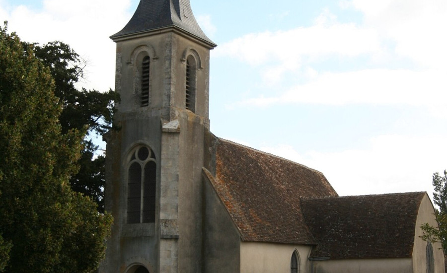 église Saint-Barthélemy de Jauzé — Photo : Pymouss — CC BY-SA 3.0 — https://commons.wikimedia.org/wiki/File:Jauz%C3%A9_-_%C3%A9glise_01.JPG