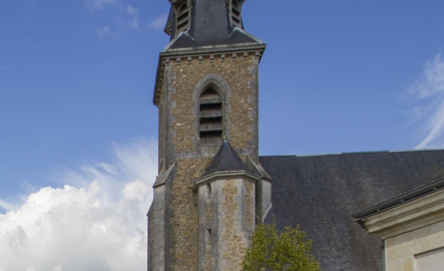 église Saint-Martin de Lhomme — Photo : Touzé Eric — CC BY-SA 4.0 — https://commons.wikimedia.org/wiki/File:72161_lhomme_eglise_(cropped).jpg