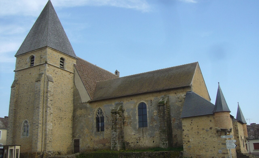 église Saint-Georges de Saint-Georges-du-Rosay — Photo : Pucesurvitaminee — CC BY-SA 3.0 — https://commons.wikimedia.org/wiki/File:Saint-Georges-du-Rosay_-_06.JPG