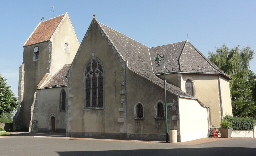 église Saint-Georges de Dangeul — Photo : Havang(nl) — CC0 — https://commons.wikimedia.org/wiki/File:Dangeul_(Sarthe)_%C3%A9glise.jpg