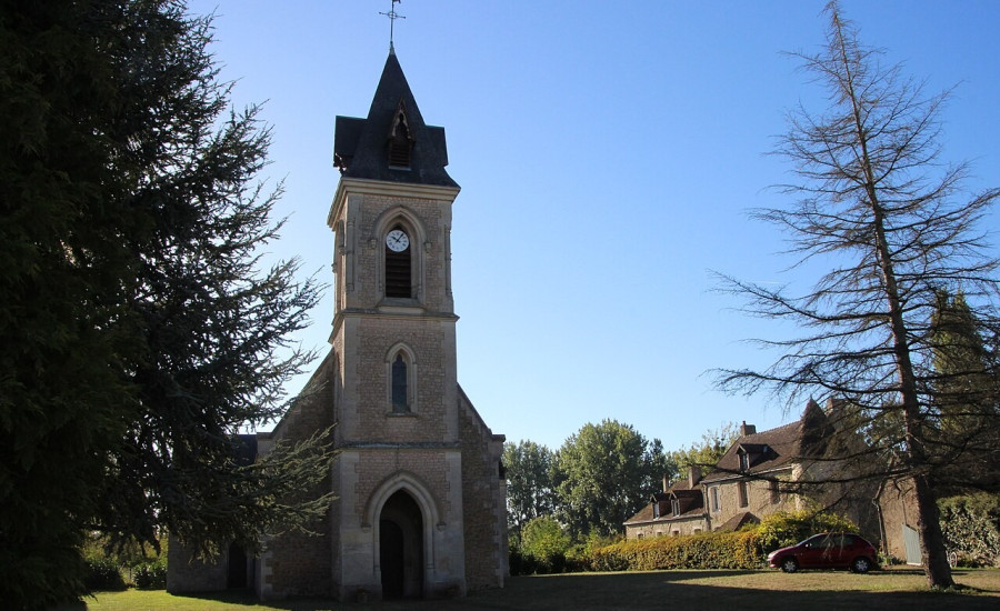 église Notre-Dame-et-Saint-Jean-Baptiste d'Avesnes-en-Saosnois — Photo : Pradigue — CC BY-SA 4.0 — https://commons.wikimedia.org/wiki/File:%C3%89glise_Avesnes-en-Saosnois_2_-_wiki_takes_le_Saosnois.jpg