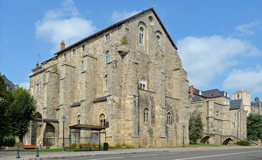 collégiale Saint-Pierre-la-Cour — Photo : Selbymay — CC BY-SA 3.0 — https://commons.wikimedia.org/wiki/File:Le_Mans_-_Collegiale_Saint-Pierre-la-Cour_02.jpg