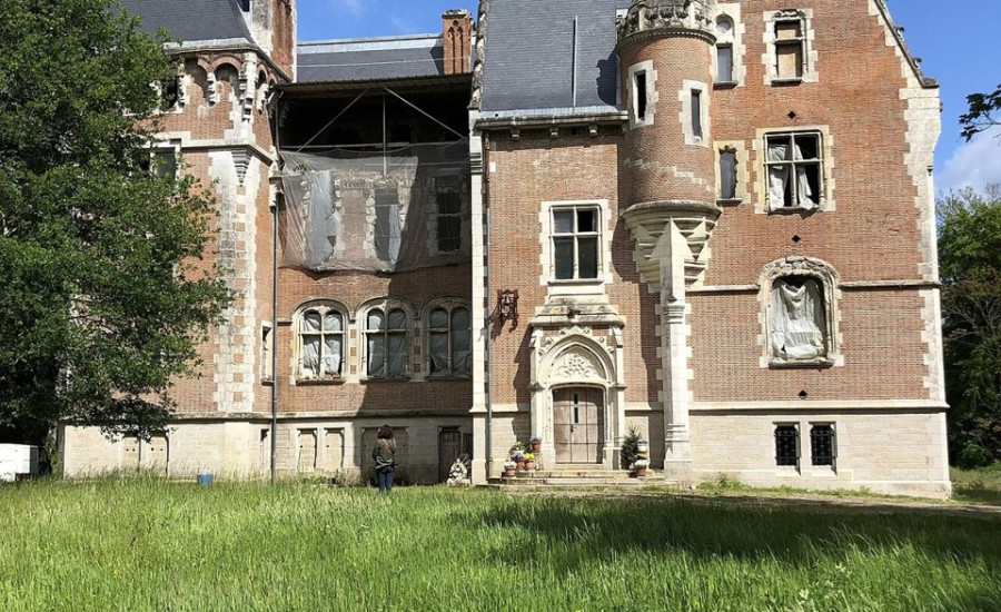 Château de la Forêterie — Photo : Pierrev75 — CC BY-SA 4.0 — https://commons.wikimedia.org/wiki/File:Fa%C3%A7ade_du_ch%C3%A2teau_de_la_For%C3%AAterie_(2019).jpg
