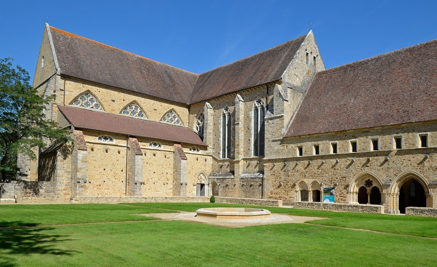 abbaye royale de l'Épau — Photo : Selbymay — CC BY-SA 3.0 — https://commons.wikimedia.org/wiki/File:Yvre_-_Abbaye_Epau_18.jpg