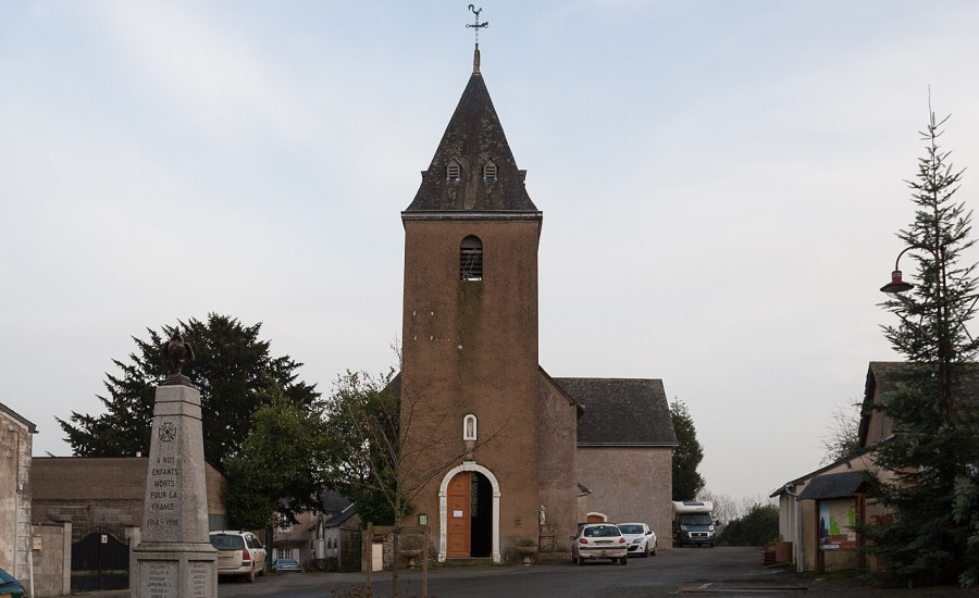 église Saint-Gemme de Neuvillette-en-Charnie — Photo : Pymouss — CC BY-SA 4.0 — https://commons.wikimedia.org/wiki/File:Neuvillette-en-Charnie_-_%C3%89glise_Saint-Gemme_01.jpg