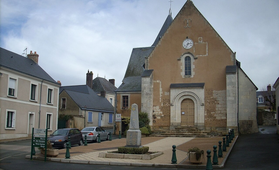 église Saint-Denis de Verneil-le-Chétif — Photo : Touzé Eric — CC BY-SA 3.0 — https://commons.wikimedia.org/wiki/File:72369_eglise.jpg
