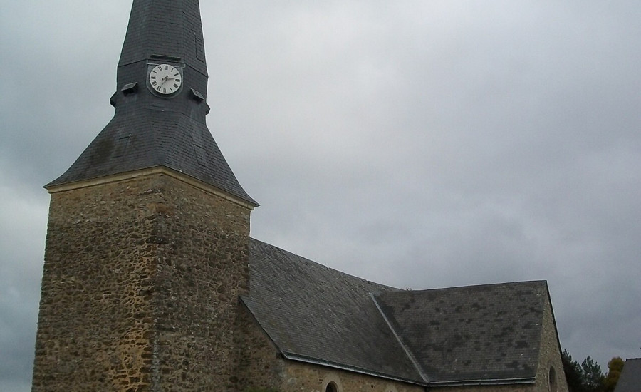 église Saint-Martin de Brette-les-Pins — Photo : Stephvvv — CC BY-SA 3.0 — https://commons.wikimedia.org/wiki/File:Brette_les_Pins_-L%27Eglise.JPG