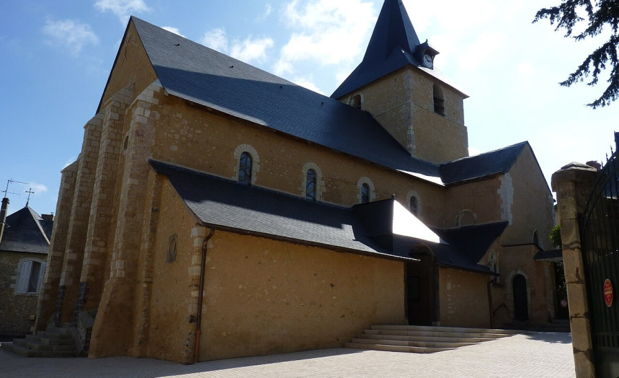 église Saint-Sylvestre de Malicorne-sur-Sarthe — Photo : Touzé Eric — CC BY-SA 3.0 — https://commons.wikimedia.org/wiki/File:72179-eglise.jpg