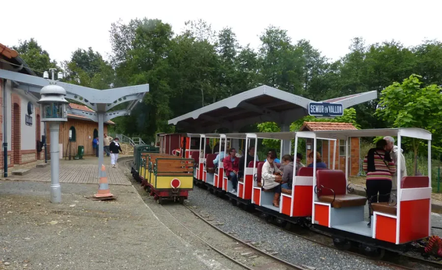 Muséotrain et petit train de Semur-en-Vallon