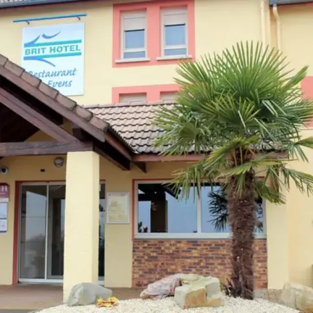 Hôtel Restaurant Brit Hôtel Les Evens : Un Séjour Agréable en Sarthe