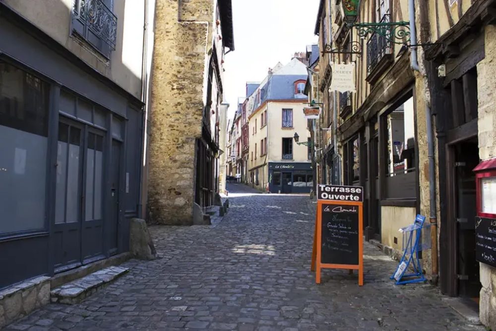 ⌖ Se perdre dans le Vieux Mans
